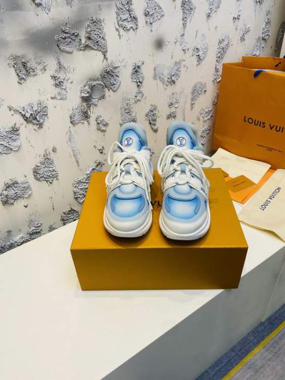 Picture of Louis Vuitton Shoes _SKULVsz35-405cmmnf056417799